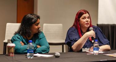 Photo of Pitch Slam 2024 judges Shraddha Chakradhar and Sarah Zielinski. Photo by Sophia Hartley.